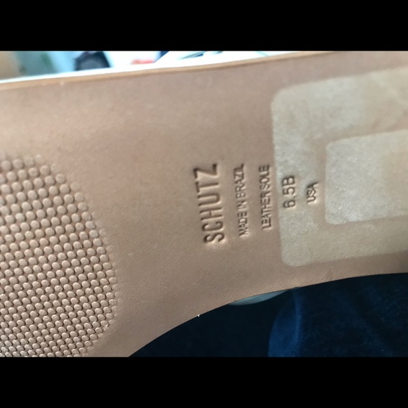 Woman’s shoes - Picture 3 of 6